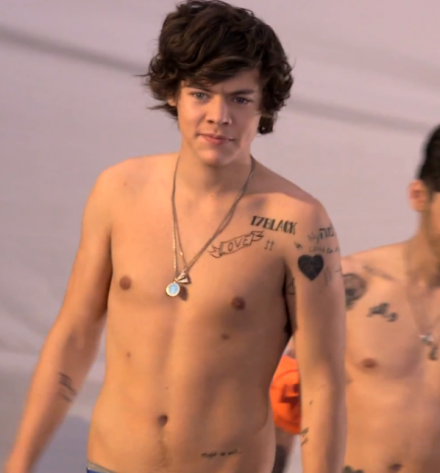 one-direction-shirtless-kiss-you_6.png